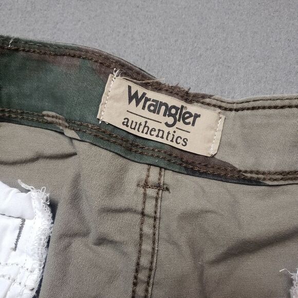WRANGLER AUTHENTICS ▪︎ Camo Cargo Short▪︎ Pockets ▪︎ Size 42 - Picture 5 of 7
